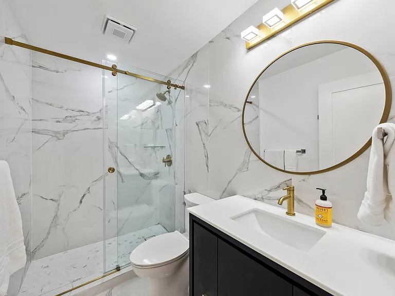 810 SE 22nd Ave #103 — Photo 5