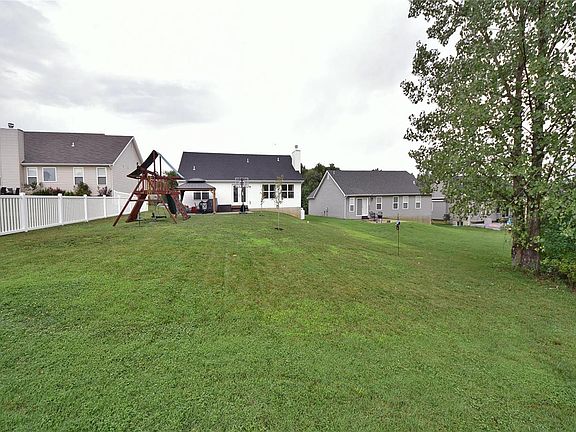 3rd image of 636 Louisbourg Dr