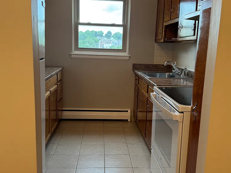 70 Grove Hill St #4O — Photo 4
