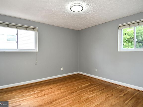 4th image of 4710 Queensbury Rd Unit 2