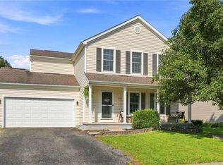 8599 Smokey Hollow Dr, Lewis Center, OH 43035