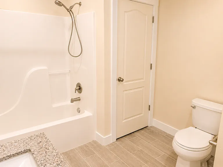 749 N Devonshire Dr — Photo 20
