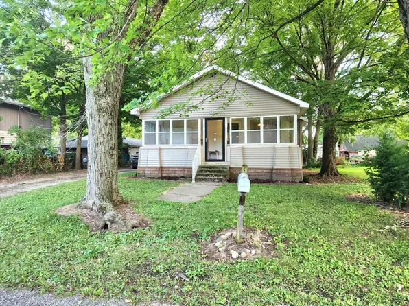 125 S Lakeview Blvd, Manitou Beach, MI 49253