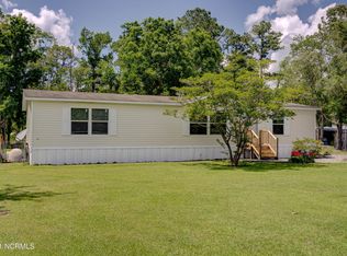 520 Meadow Ln, Burgaw, NC 28425