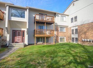 30074 W Twelve Mile Rd Unit 114, Farmington, MI 48334