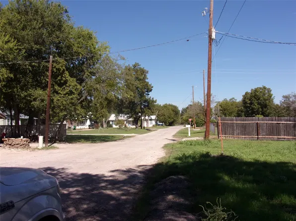 606 W Brown St, San Saba, TX 76877