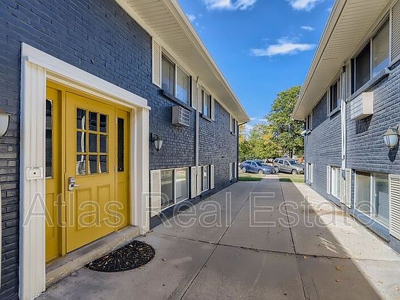 4th image of 828 12th St Unit 204