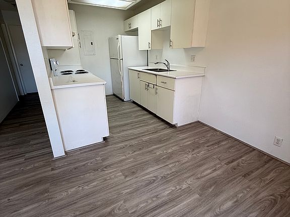 2nd image of 353 Mananai Pl #36U