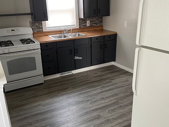 4th image of 127 Edgewood St