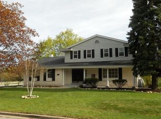 N86W15639 Shore Crest Dr, Menomonee Falls, WI 53051