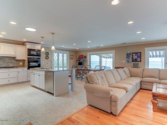 3rd image of 3301 Long Point Dr