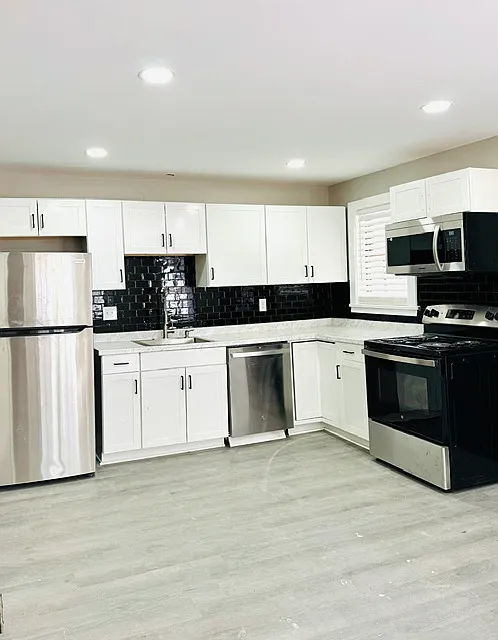 3 bed, 1100 sqft, $1,300 — Photo 2