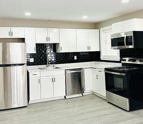 2nd image of 304 Maplewood Ave NE