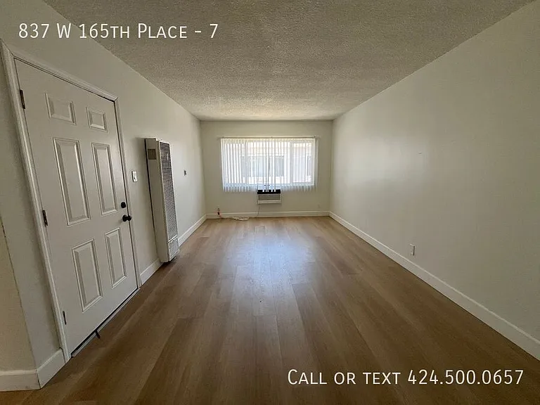 837 W 165th Pl #7 — Photo 2