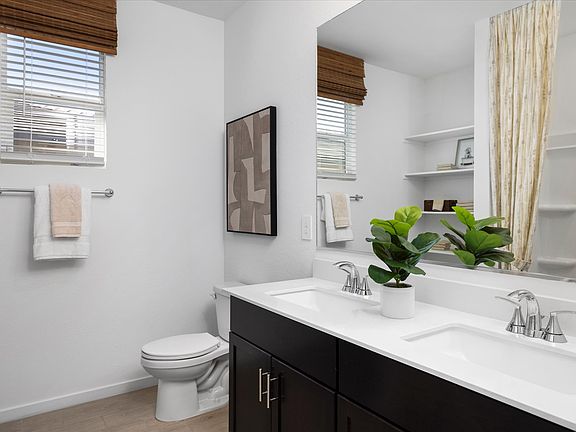 PHX_Allure-Vista-Reserve_Lark_Secondary-Bathroom_19-1W0A1884.jpg