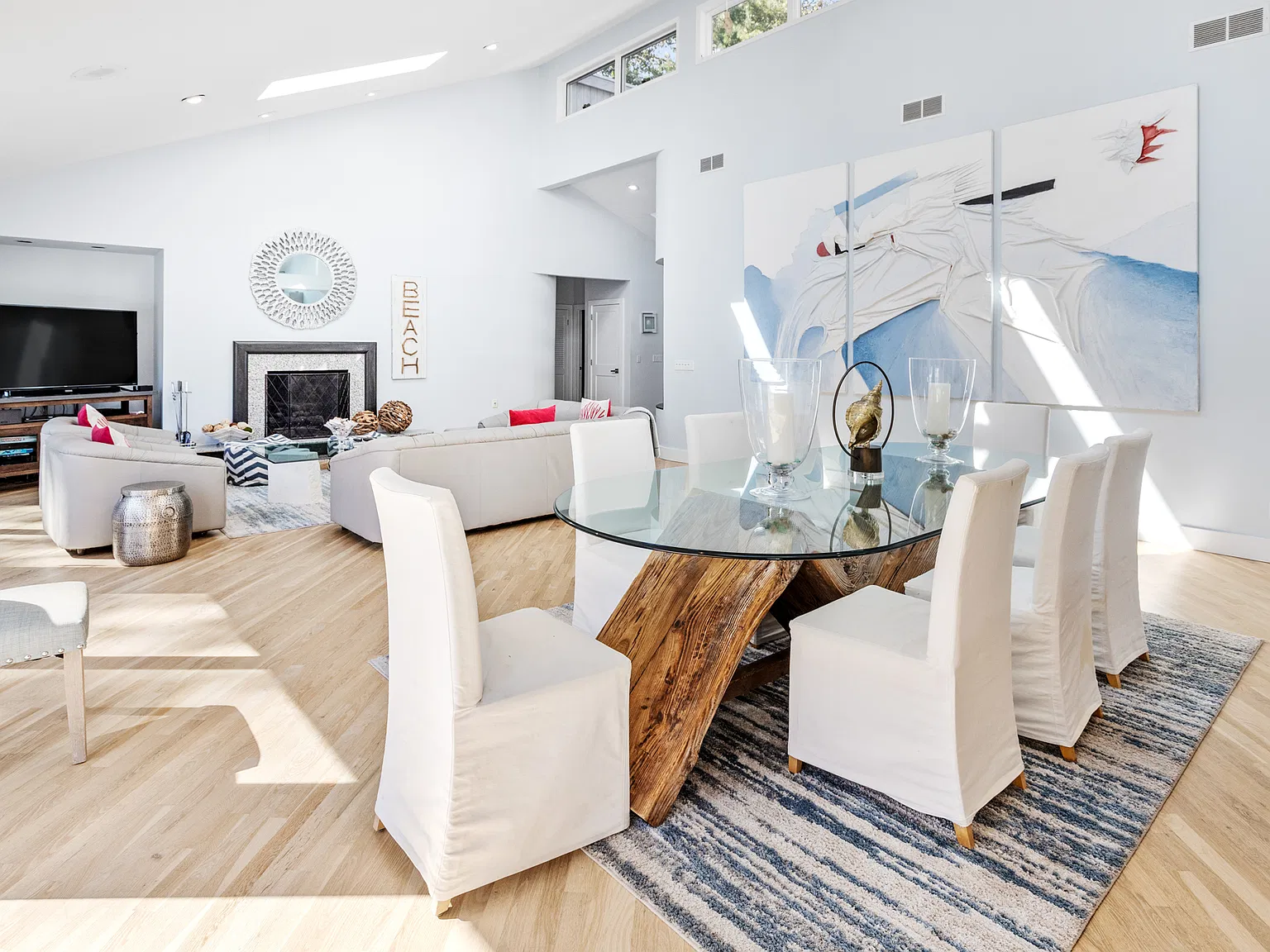 Spacious home with Tennis and Pool — Photo 3