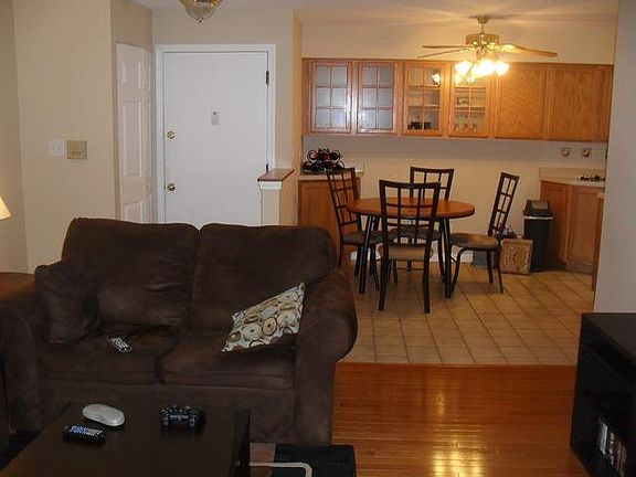 4th image of 1611 N Windsor Dr APT 205