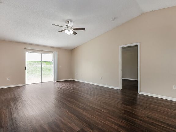 3rd image of 703 Mountain Top Dr