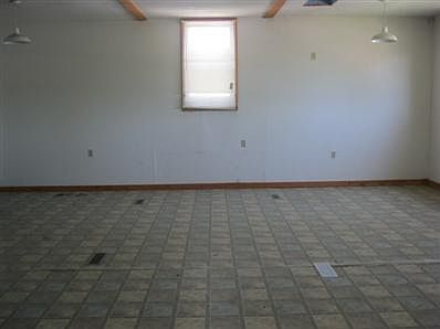 5th image of 621 E 11th St