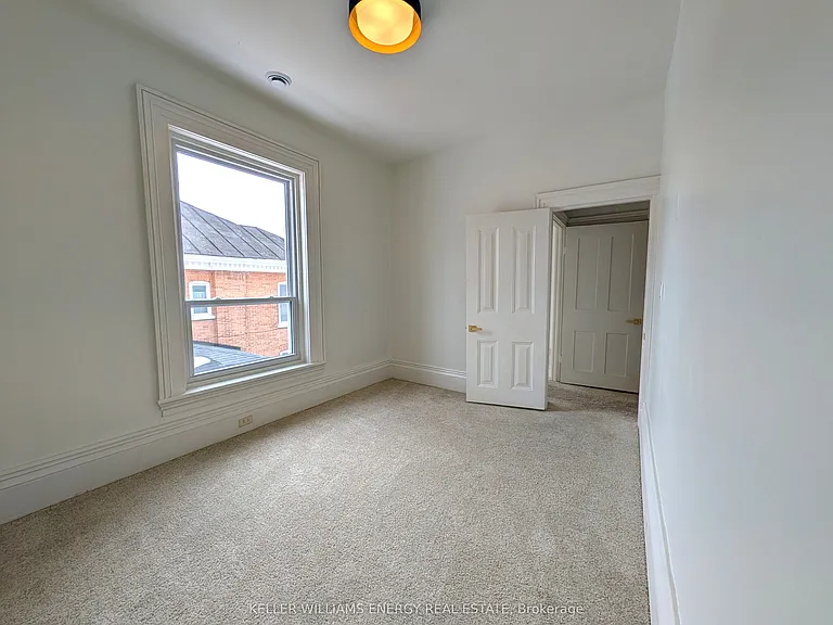 35 King St #4 — Photo 18