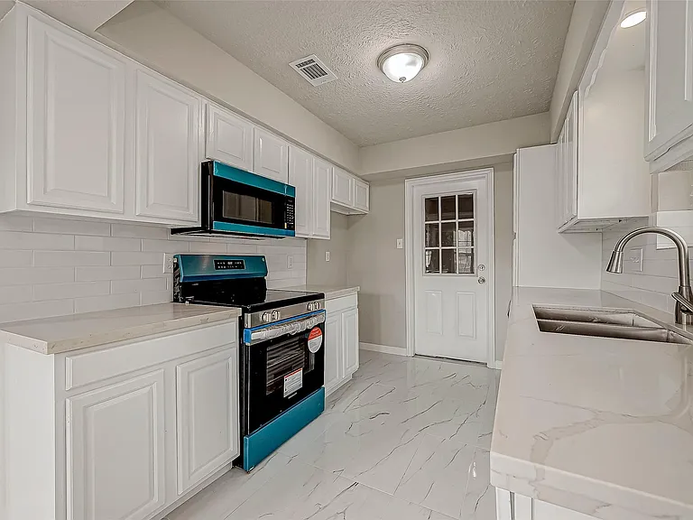 635 Tarpaulin Way — Photo 10