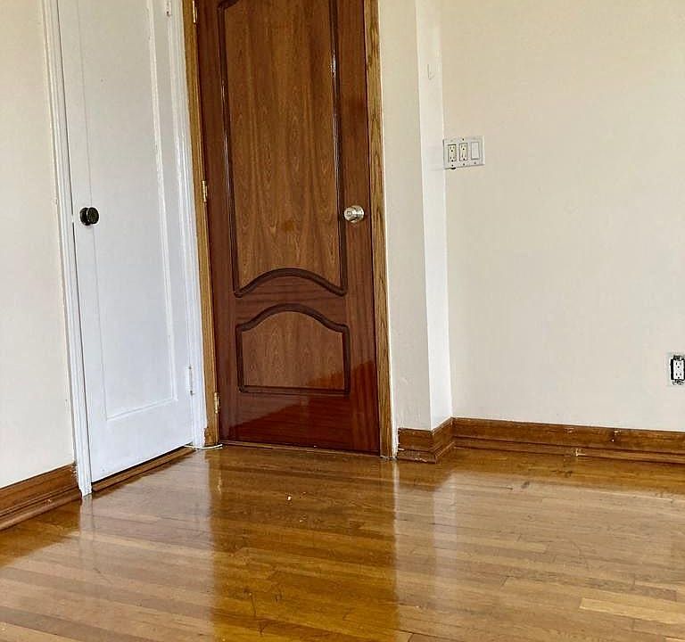 2nd image of 222 Saint