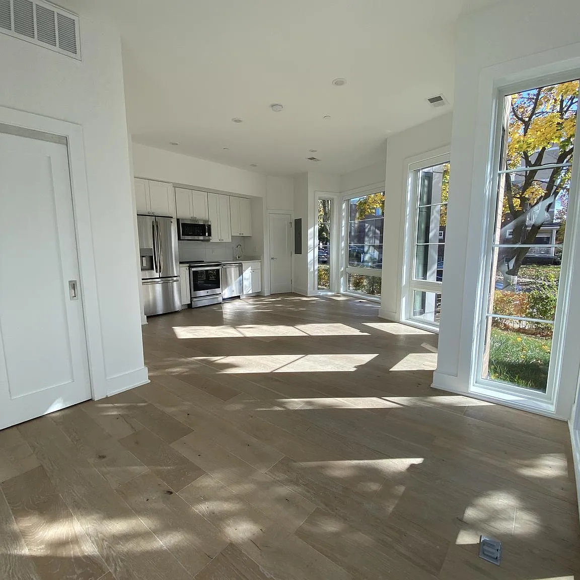 Studio, 415 sqft, $1,900 — Photo 1