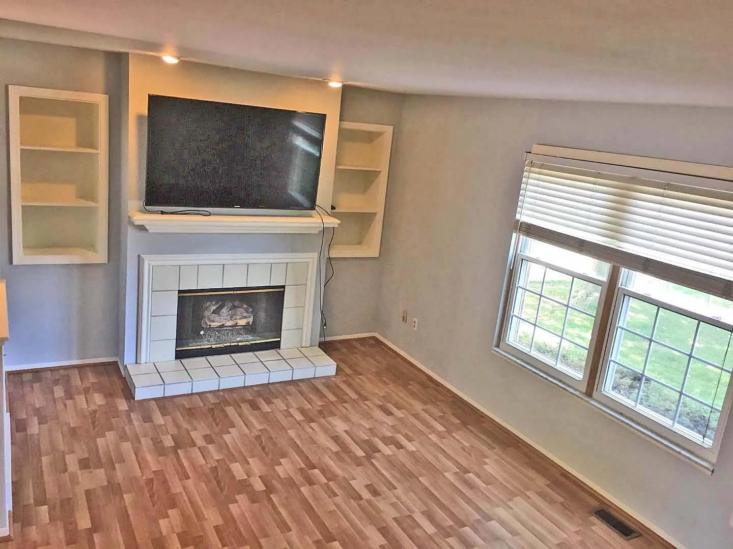 3 bed, 2.5 bath, 1280 sqft, $2,450 — Photo 2