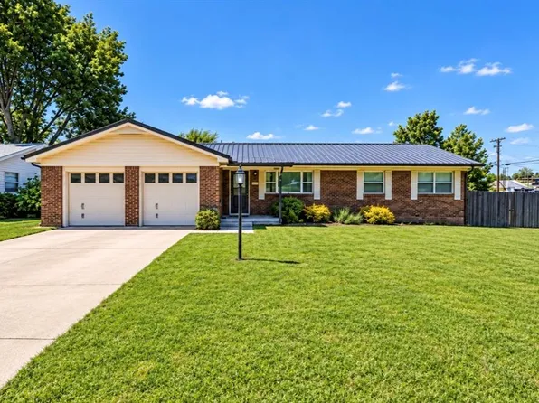 2 Shannon Dr, Chickasha, OK 73018