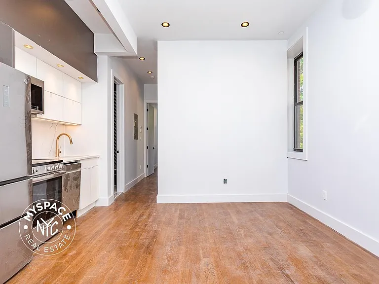 1337 Gates Ave #3C — Photo 4