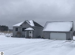2819 W 18th Rd, Mesick, MI 49668