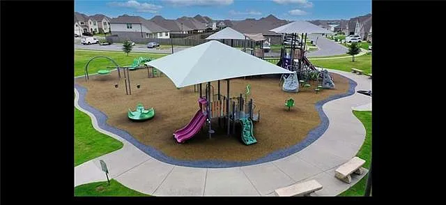 408 Lakeshore Vlg E — Photo 22