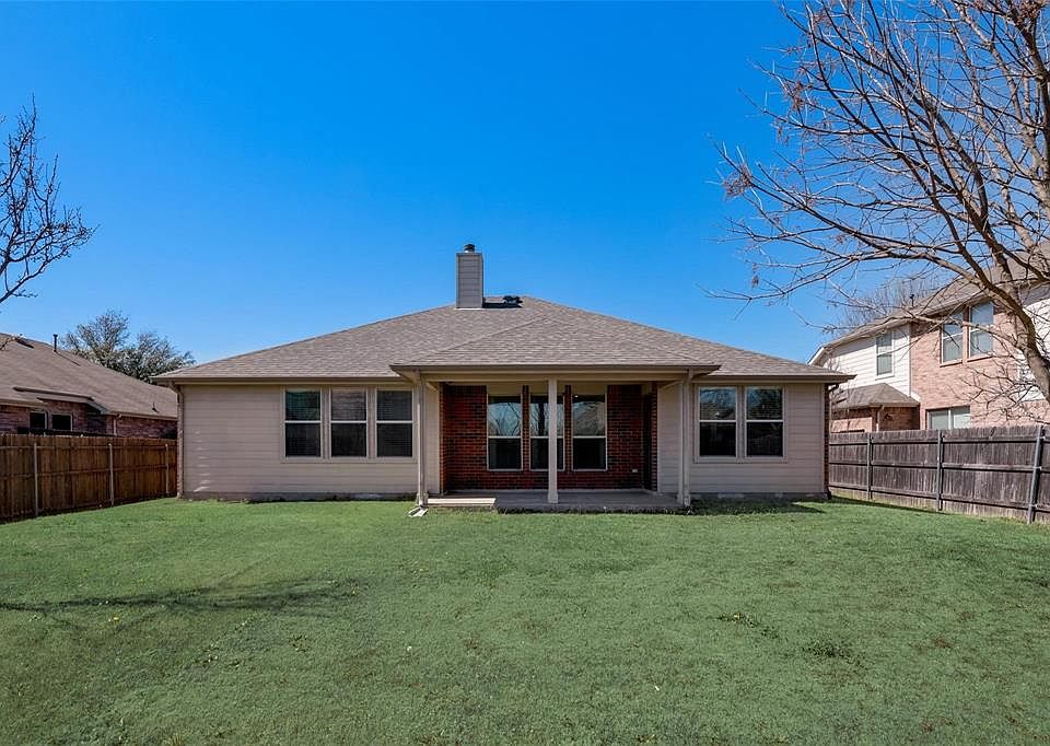 2nd image of 315 Red Oak Ct #315