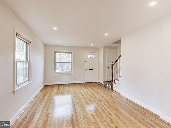 4th image of 219 E Del Ray Ave