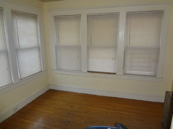 2nd image of 112 S Lawrence Ave