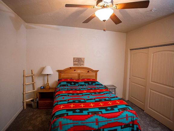 Second bedroom.
