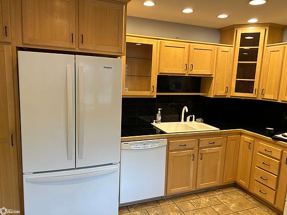 5th image of 2408 River Oaks Dr