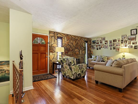 3rd image of 3870 Erica Cir