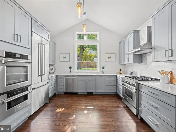 8315 Cedardale Dr, Alexandria, VA 22308
