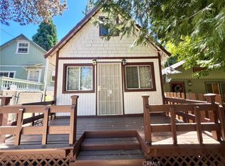 22821 Azalia Ln, Crestline, CA 92325