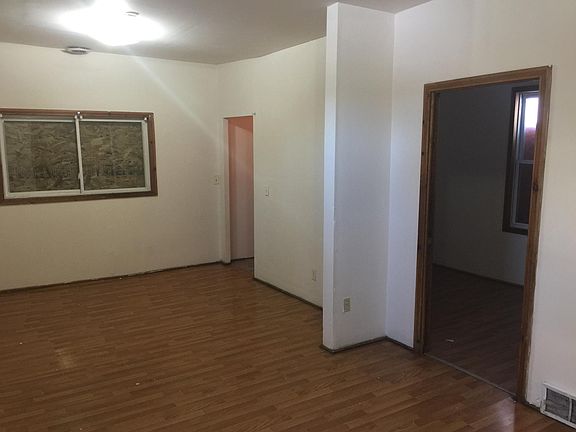 5th image of 434 Parkdale Ave