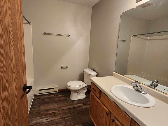 2nd image of 610 Dutchman Dr Unit 4