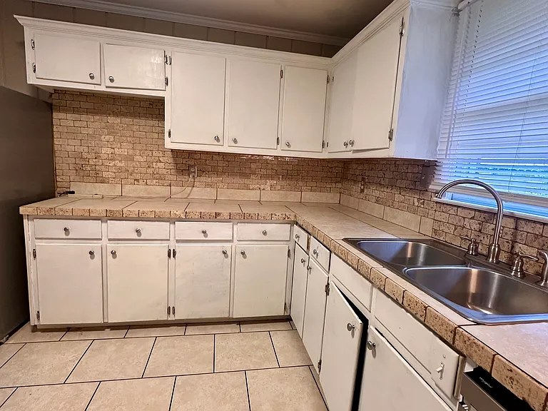 1564 Montclair Cir S — Photo 14