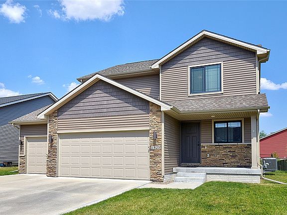 2nd image of 1825 SE Waddell Way