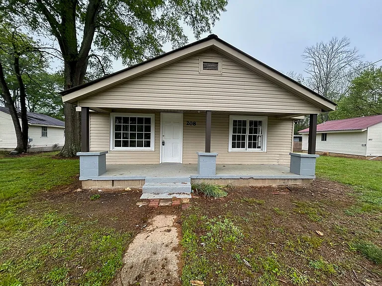 208 Bundrum Dr NW — Photo 1