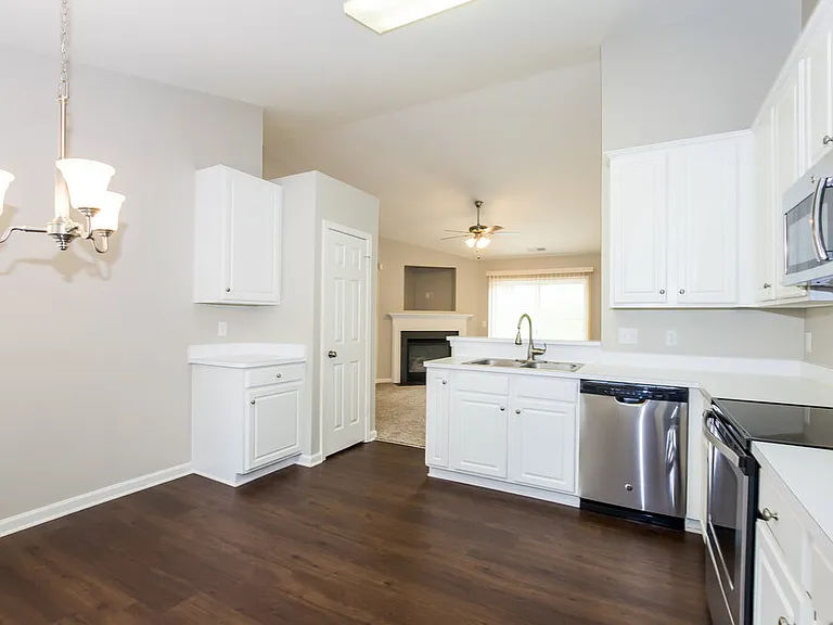 9109 Munsing Dr — Photo 5