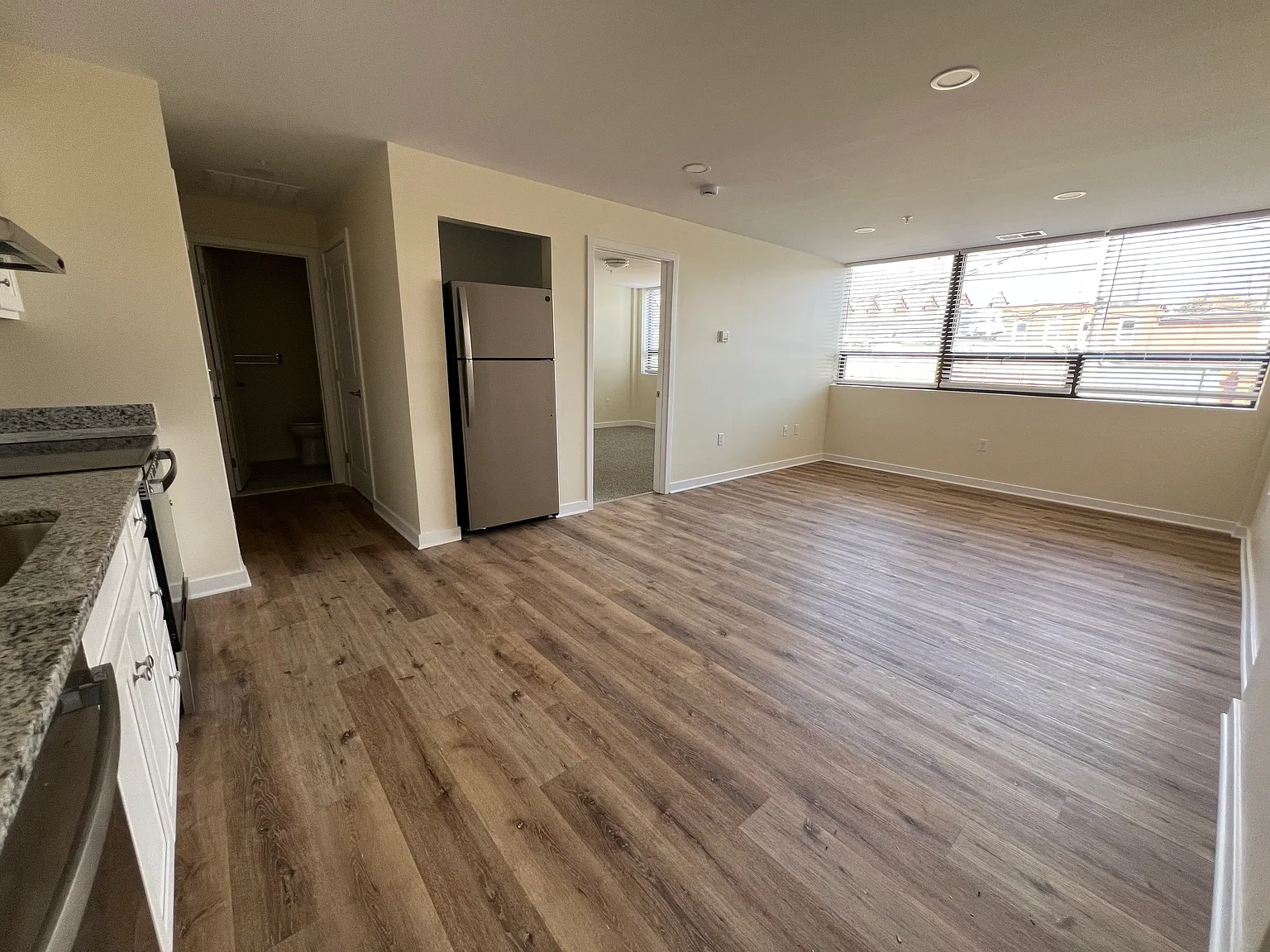 350 Center St — Photo 2