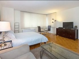 350 W 50th St