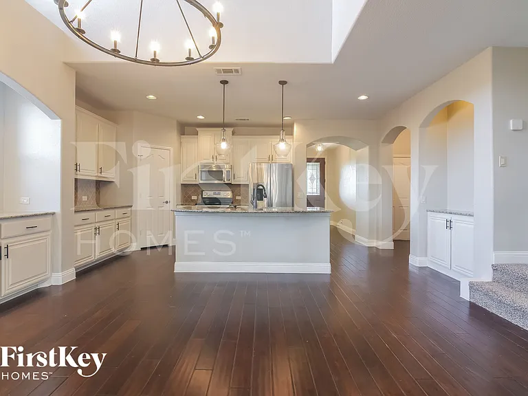 1301 Lucetta Ct — Photo 5