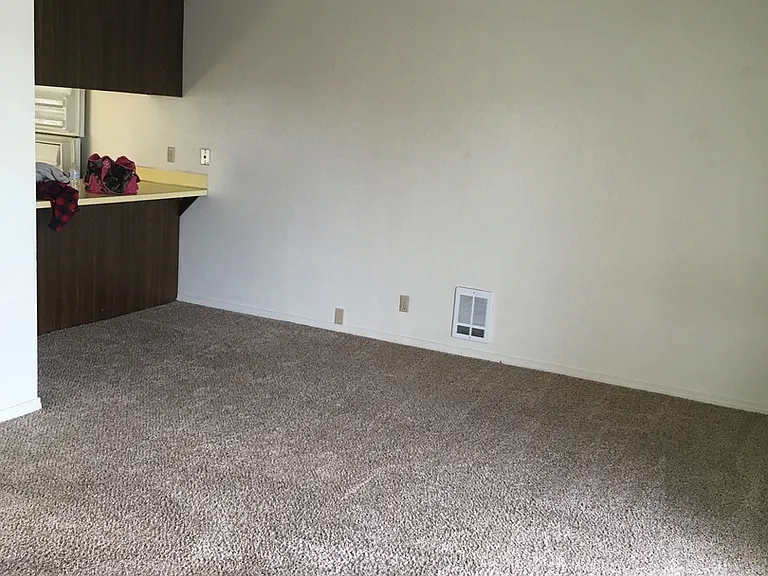 2247 Woburn St — Photo 6